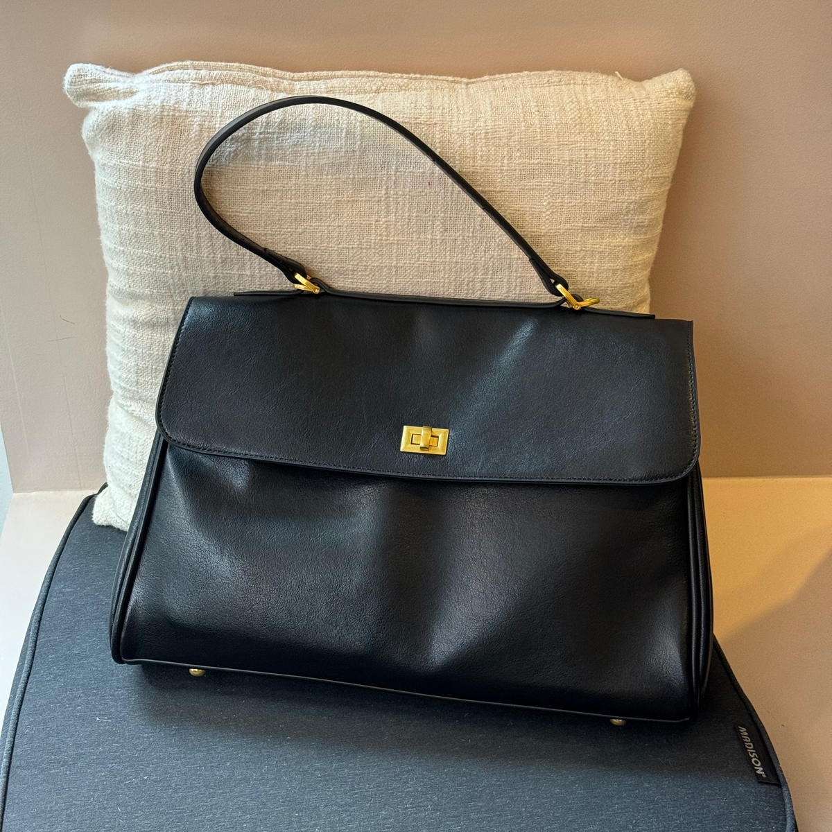 Aurelia Essential
